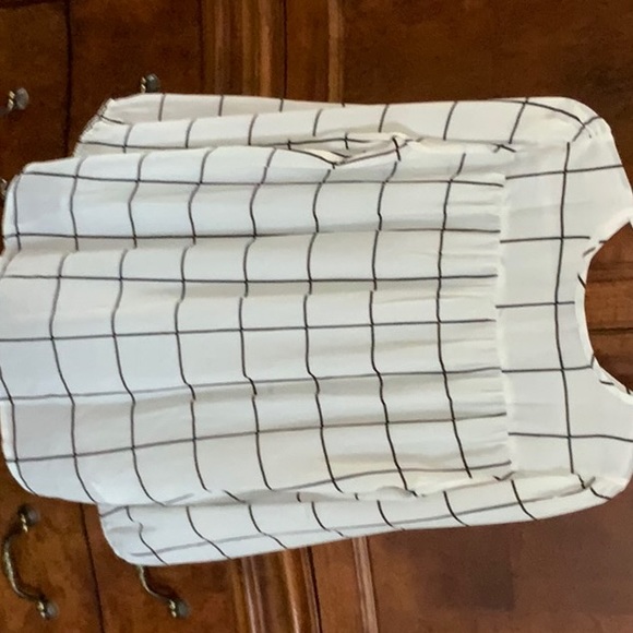 NWT white with black stripes blouse - Picture 5 of 5